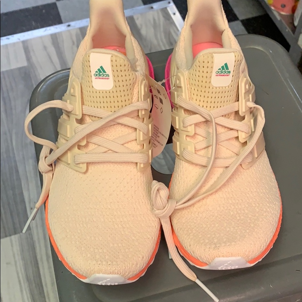 Adidas sneakers size 7 1/2 womens